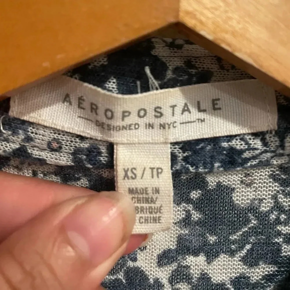 Aeropostale buttoned short sleeve fitted blouse size XS - Picture 3 of 4